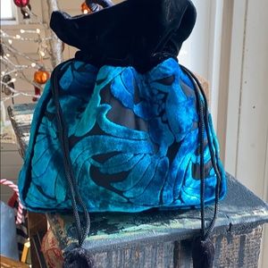 Velvet drawstring sachel